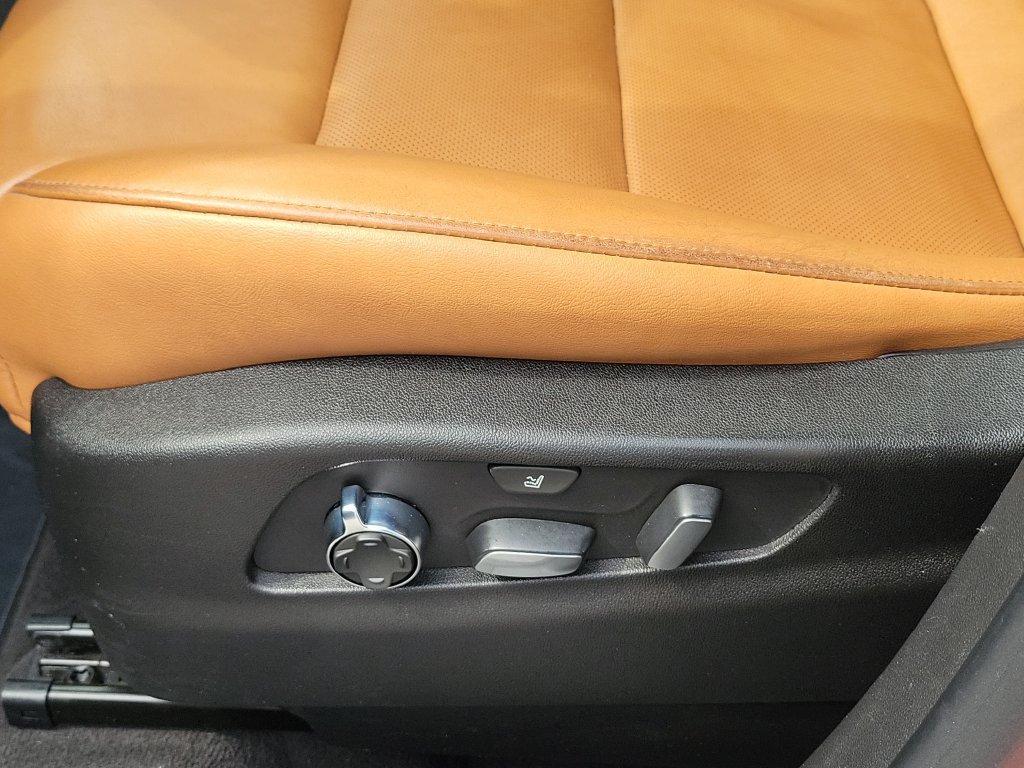Used 2019 Cadillac XT4 Premium Luxury FWD image 22