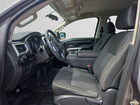 Used 2019 Nissan Titan SV AWD/4WD image 10