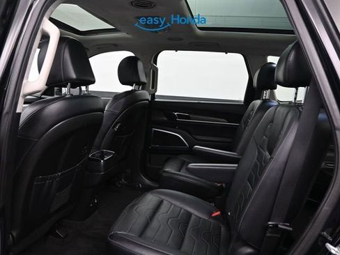 Used 2022 Kia Telluride SX w/ SX Prestige Package image 16