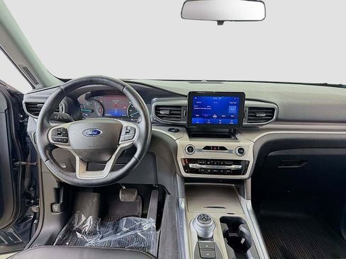 Used 2022 Ford Explorer XLT w/ Equipment Group 202A image 25