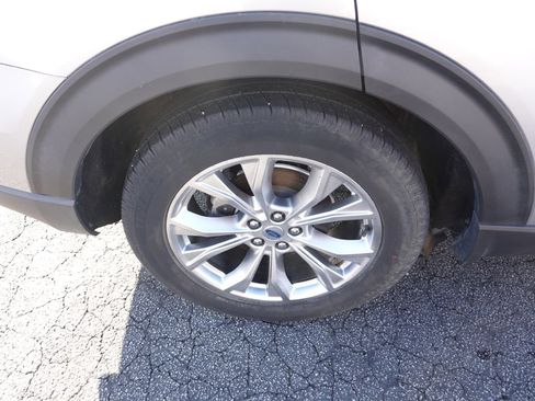 Used 2022 Ford Explorer Limited w/ Equipment Group 301A image 13