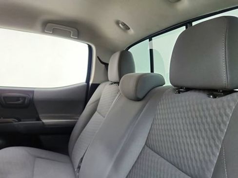 Used 2020 Toyota Tacoma SR image 31