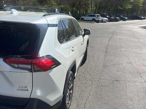 Used 2023 Toyota RAV4 XLE Premium image 4