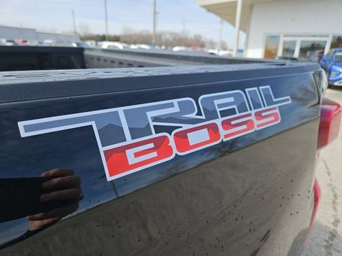 Used 2025 Chevrolet Silverado 1500 LT Trail Boss w/ LT Trail Boss Premium Package AWD/4WD image 11