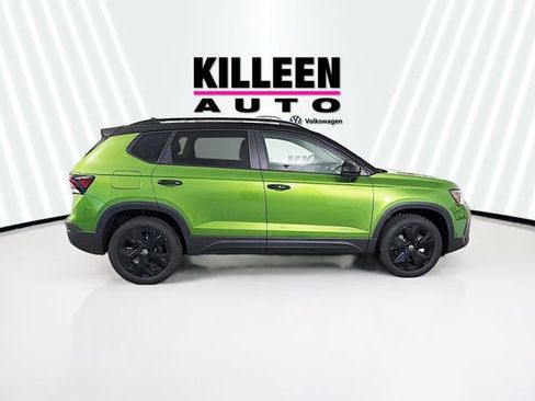 New 2026 Volkswagen Taos SE FWD image 8