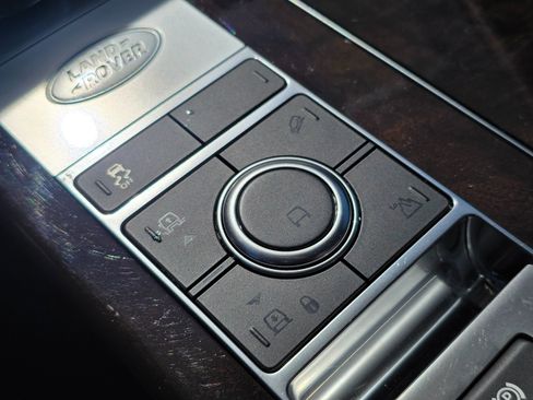 Used 2020 Land Rover Range Rover HSE image 34