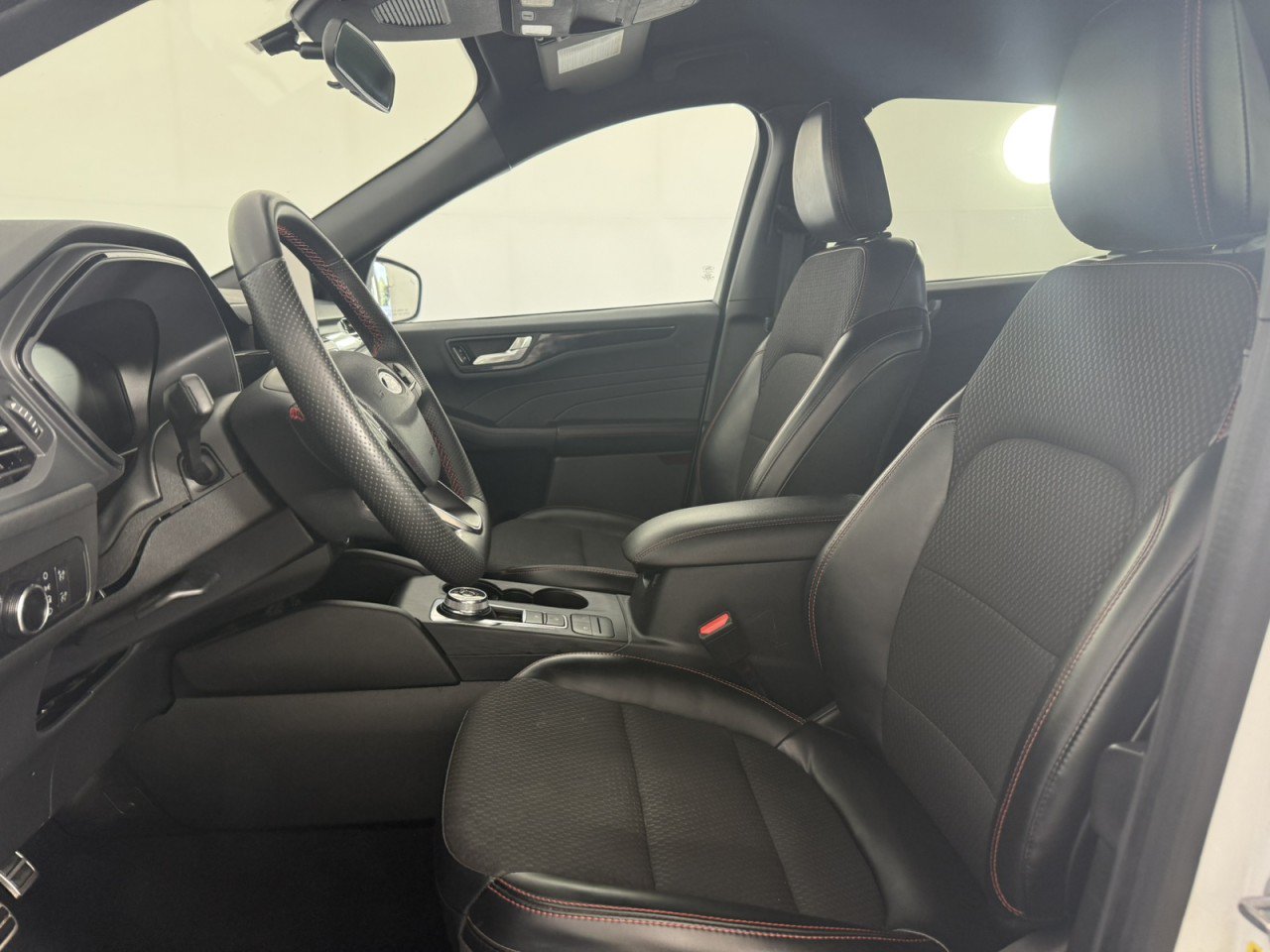 Used 2023 Ford Escape ST-Line FWD image 14