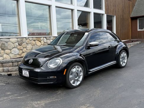 Used 2013 Volkswagen Beetle 2.5 Fender FWD image 1