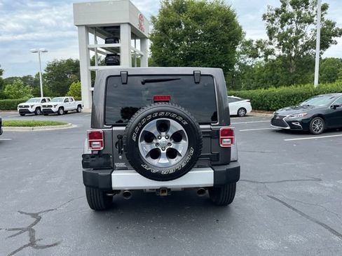 Used 2014 Jeep Wrangler Unlimited Sahara w/ Connectivity Group AWD/4WD image 8