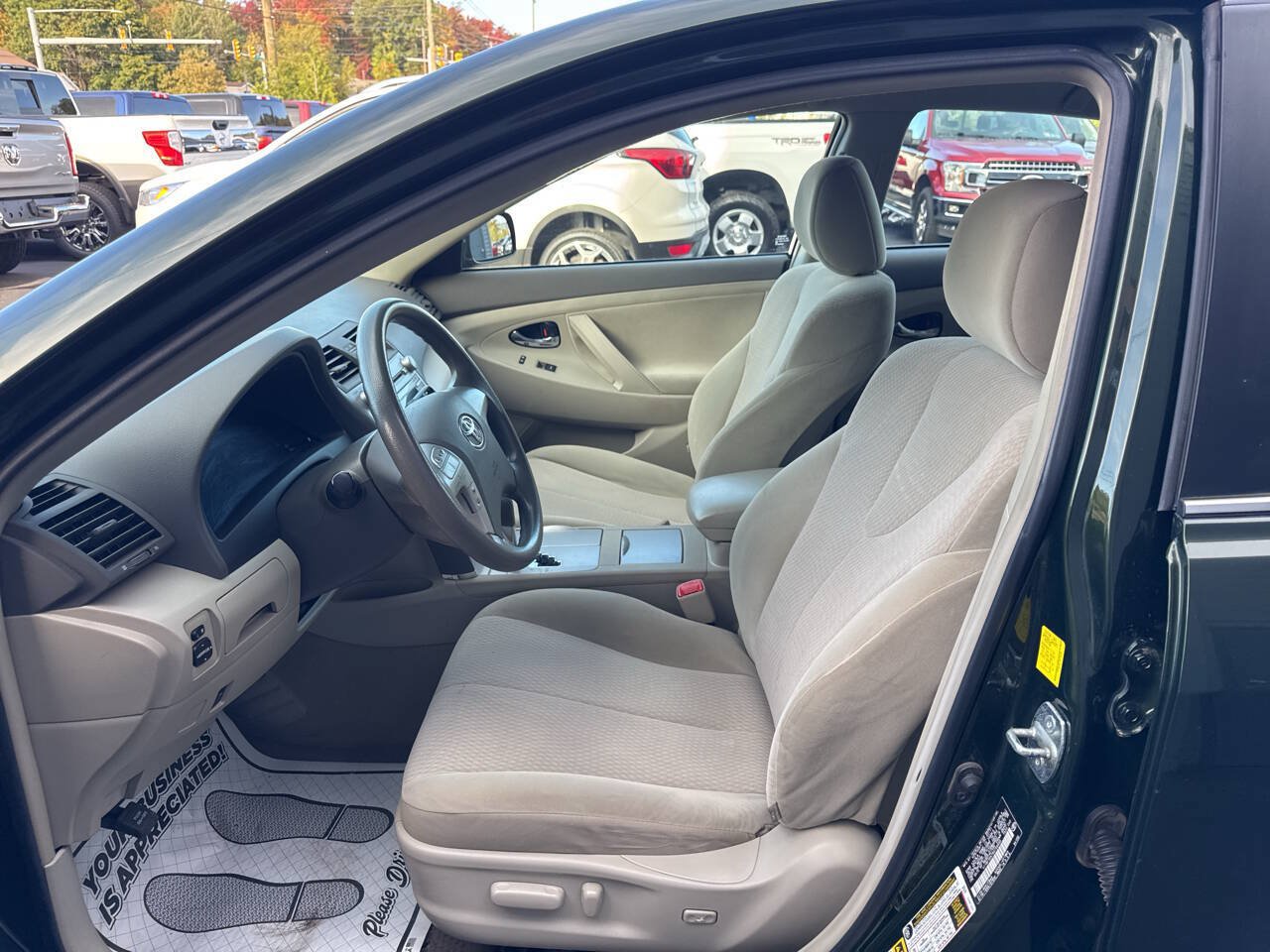 Used 2011 Toyota Camry LE FWD image 13