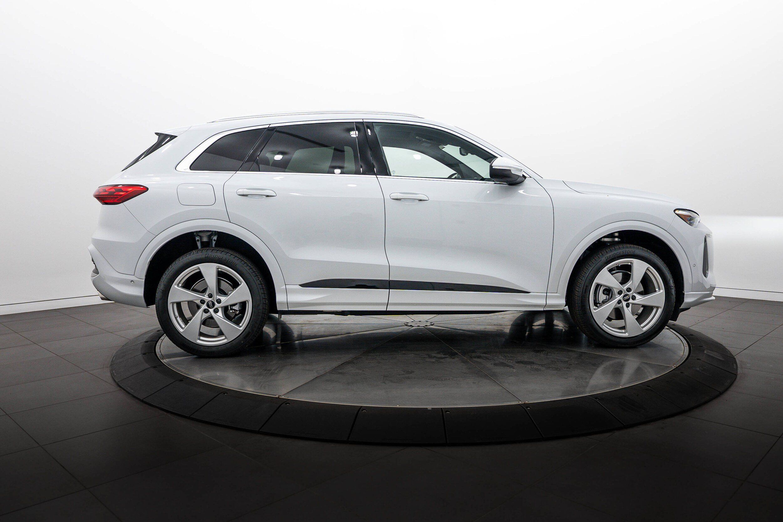 Used 2025 Audi Q5 Premium Plus AWD/4WD image 3