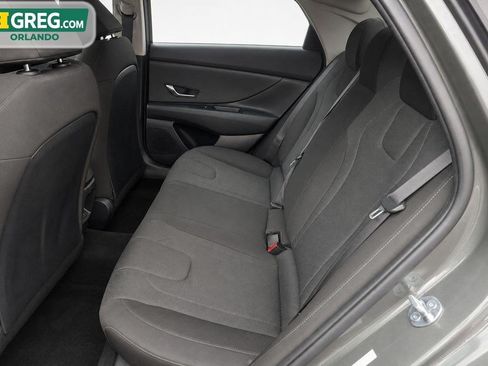 Used 2025 Hyundai Elantra SE FWD image 13