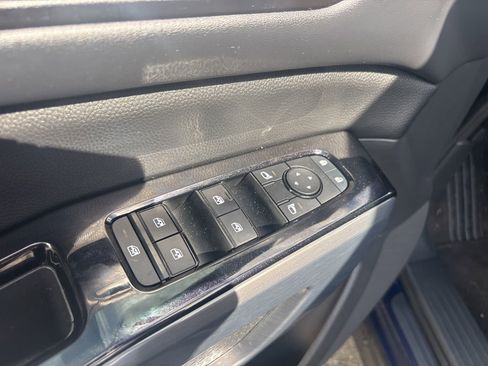 Used 2022 Nissan Pathfinder SL w/ SL Black Package AWD/4WD image 13