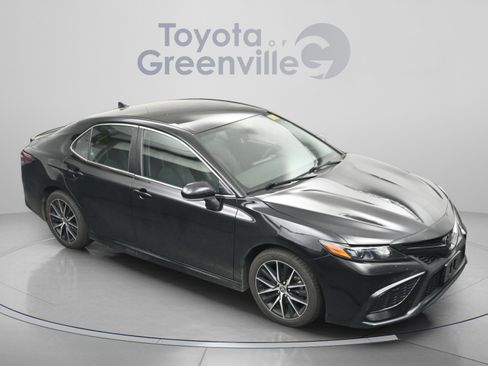 Used 2024 Toyota Camry SE image 20
