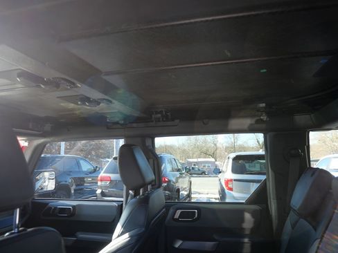 Used 2022 Ford Bronco Black Diamond w/ Sasquatch Package image 23