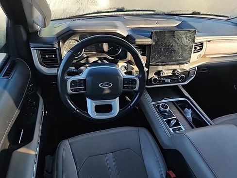 Used 2022 Ford Expedition Limited image 13