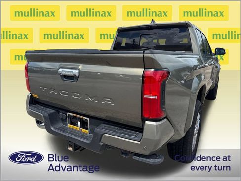 Used 2024 Toyota Tacoma Limited AWD/4WD image 4