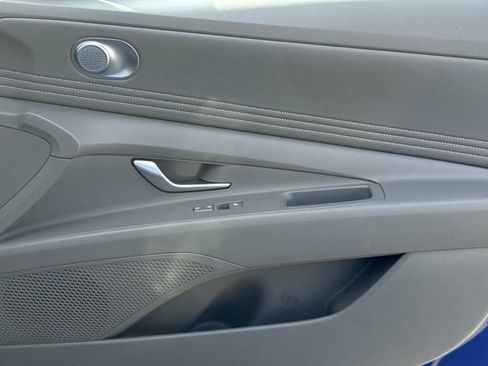 Used 2023 Hyundai Elantra SEL w/ Convenience Package image 17