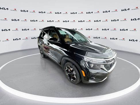 Certified 2024 Kia Seltos EX image 2