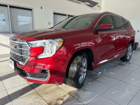 Used 2023 GMC Terrain Denali image 3