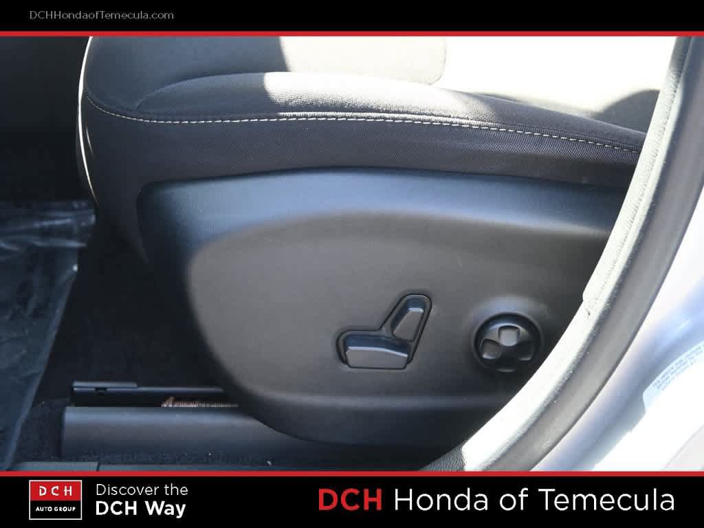 Used 2017 Jeep Cherokee Latitude w/ Safety/Convenience Group FWD image 17