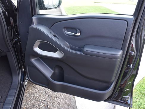 Used 2025 Nissan Frontier SV RWD image 49