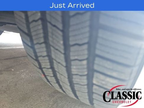 Used 2021 Chevrolet Suburban RST w/ Luxury Package image 18