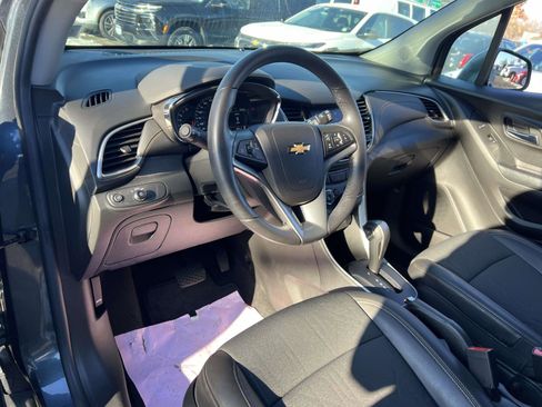 Certified 2022 Chevrolet Trax LT w/ LT Convenience Package image 10