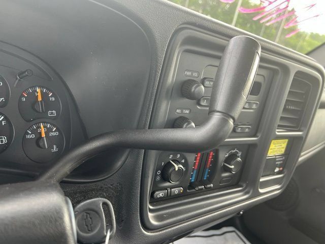Used 2004 Chevrolet Silverado 2500 W/T RWD image 17