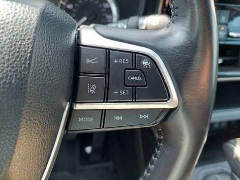 Used 2023 Toyota Highlander LE AWD/4WD image 38