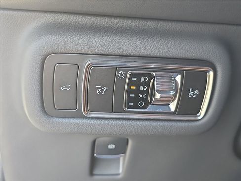 New 2026 Lincoln Nautilus Premier image 23