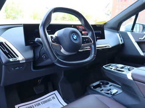Used 2023 BMW iX xDrive50 w/ Sport Package AWD/4WD image 10