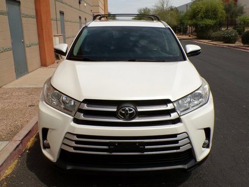 Used 2019 Toyota Highlander XLE image 2