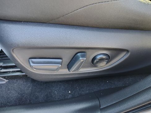 Used 2022 Toyota RAV4 SE image 19