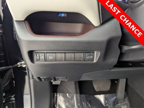 Used 2022 Toyota RAV4 Limited image 26