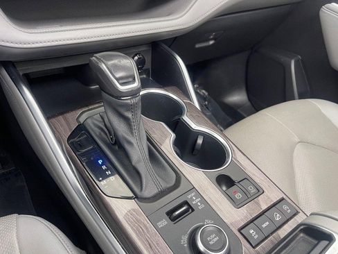Used 2021 Toyota Highlander Platinum image 33