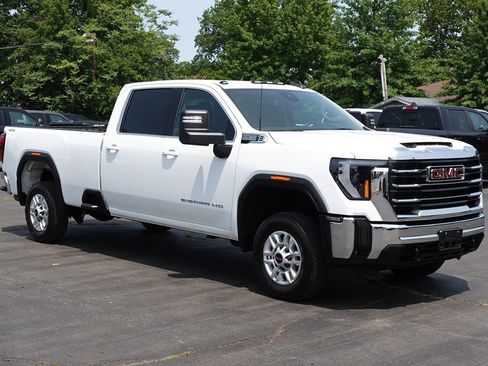 Used 2024 GMC Sierra 2500 SLE w/ SLE Value Package AWD/4WD image 4
