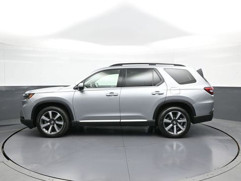 Used 2024 Honda Pilot Touring image 9