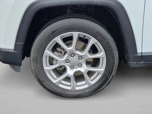 Used 2022 Jeep Compass Latitude AWD/4WD image 9