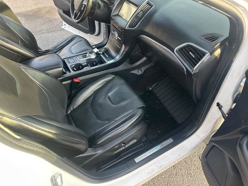 Used 2019 Ford Edge Titanium w/ Equipment Group 301A AWD/4WD image 28