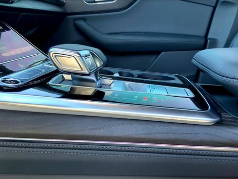 Used 2023 Audi Q8 Prestige w/ Prestige Package image 15