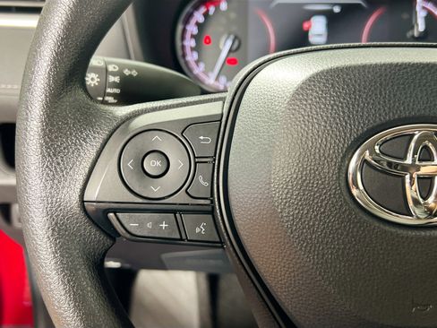 Used 2025 Toyota RAV4 XLE w/ Convenience Package image 18