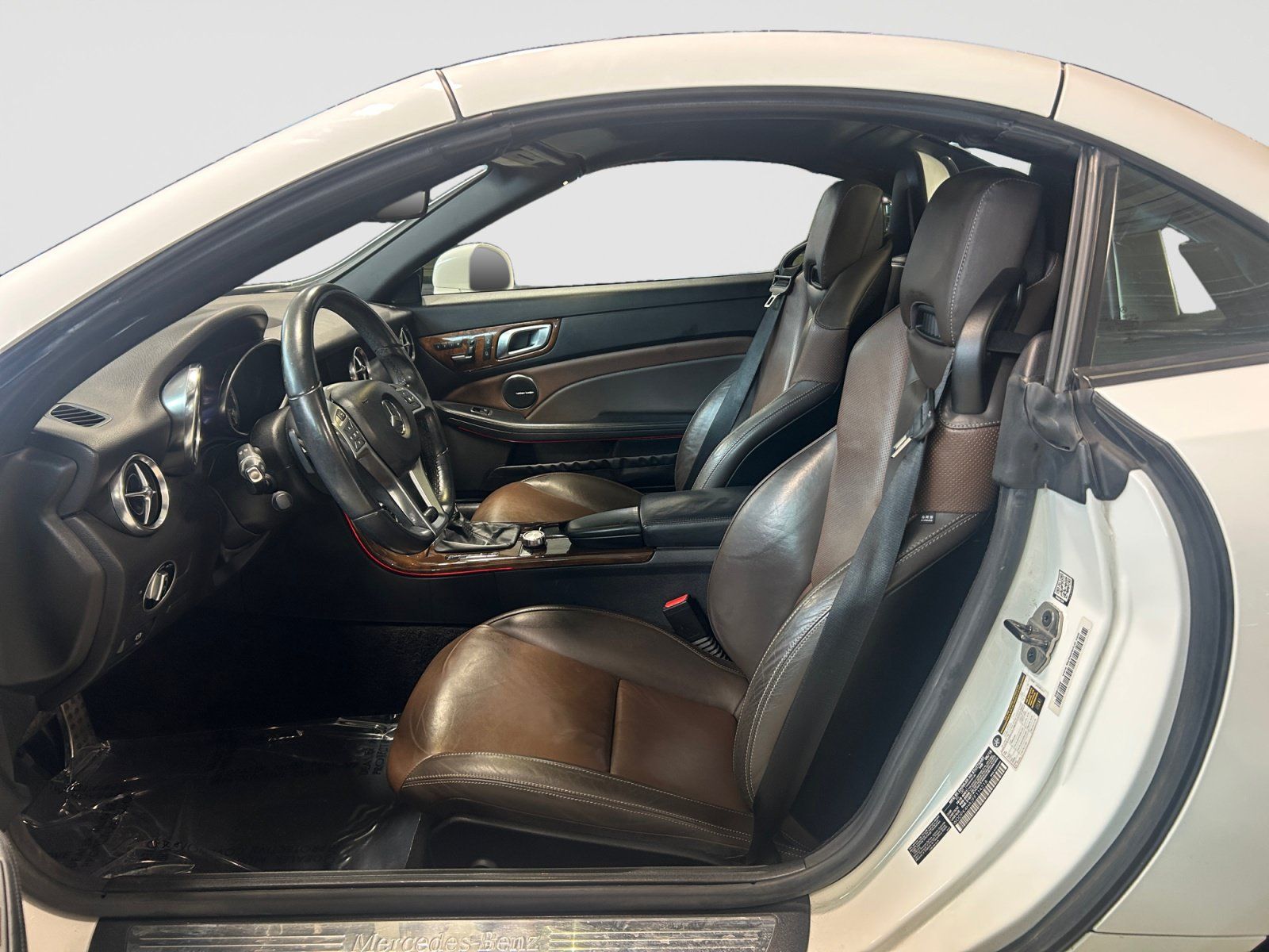Used 2015 Mercedes-Benz SLK 250 image 11