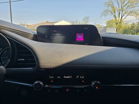 Used 2019 MAZDA MAZDA3 Hatchback w/ Preferred Package FWD image 7