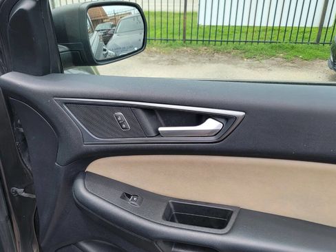 Used 2019 Ford Edge SE FWD image 36