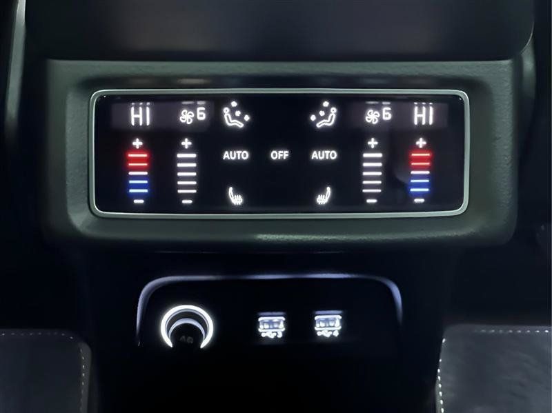 Used 2019 Audi e-tron Prestige w/ Prestige Package AWD/4WD image 11