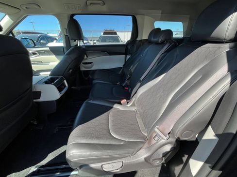 Used 2023 Kia Carnival LX FWD image 22