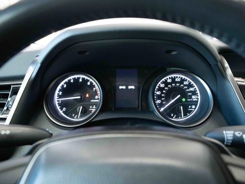 Used 2024 Toyota Camry SE image 16