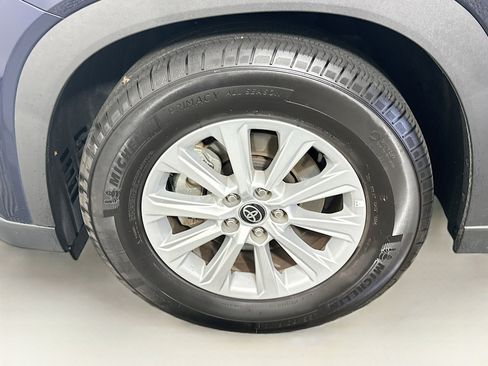 Used 2025 Toyota Grand Highlander XLE image 11