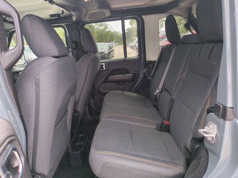 Used 2025 Jeep Wrangler Unlimited Sahara w/ Safety Group AWD/4WD image 15